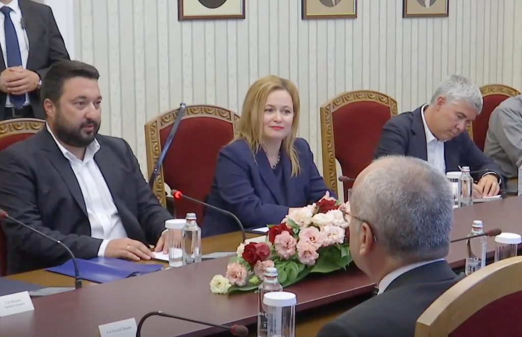 Румен Радев ще проведе среща със собственика и ръководството на строителната фирма  „Авакс“ и „Ай Си Джи Би“.