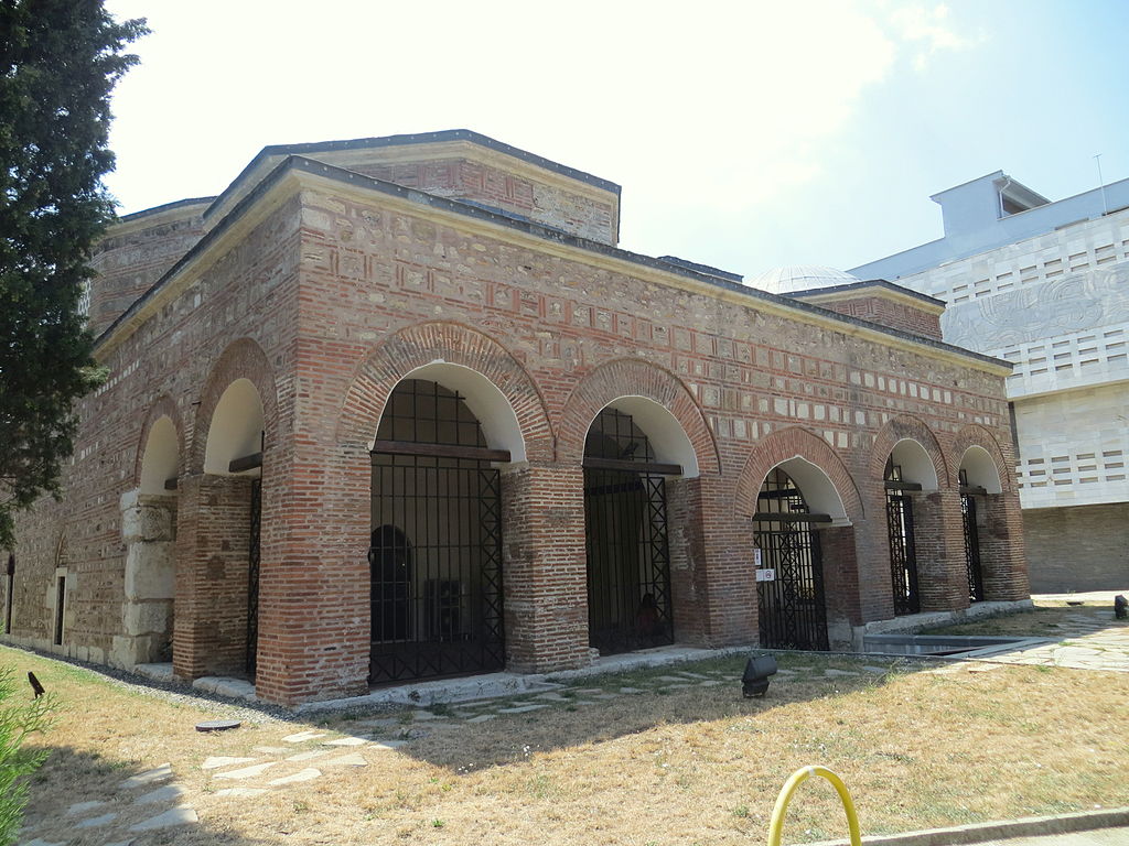 Външен вид на музея на религиите в Стара Загора (Ески джамия)