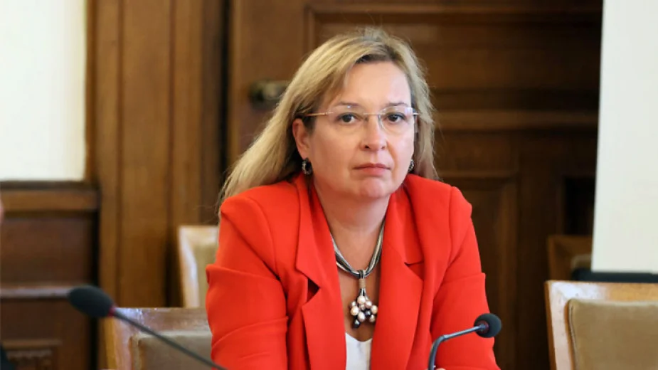 Зорница Русинова, България разполага с по-малко от 2 години, за да хармонизира законодателството си за изкуствения интелект