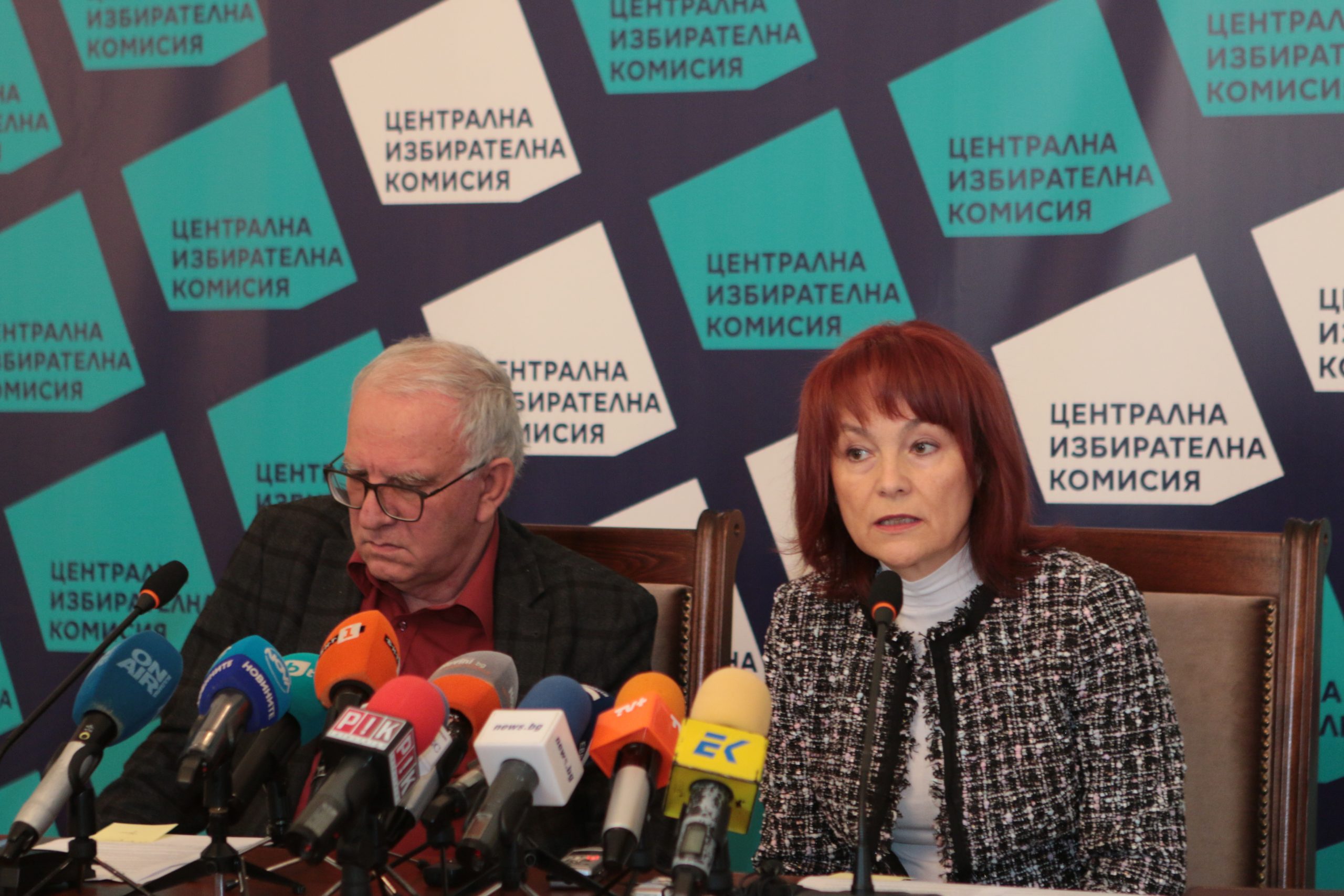 Пресконференция на ЦИК Цветозар Томов Росица Матева