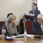 Беззъбо и почти приятелски премина обсъждането на бюджет 2013-а на заседанията на парламентарната Комисия по бюджет и финанси на 21 ноември. Депутатите и от опозицията