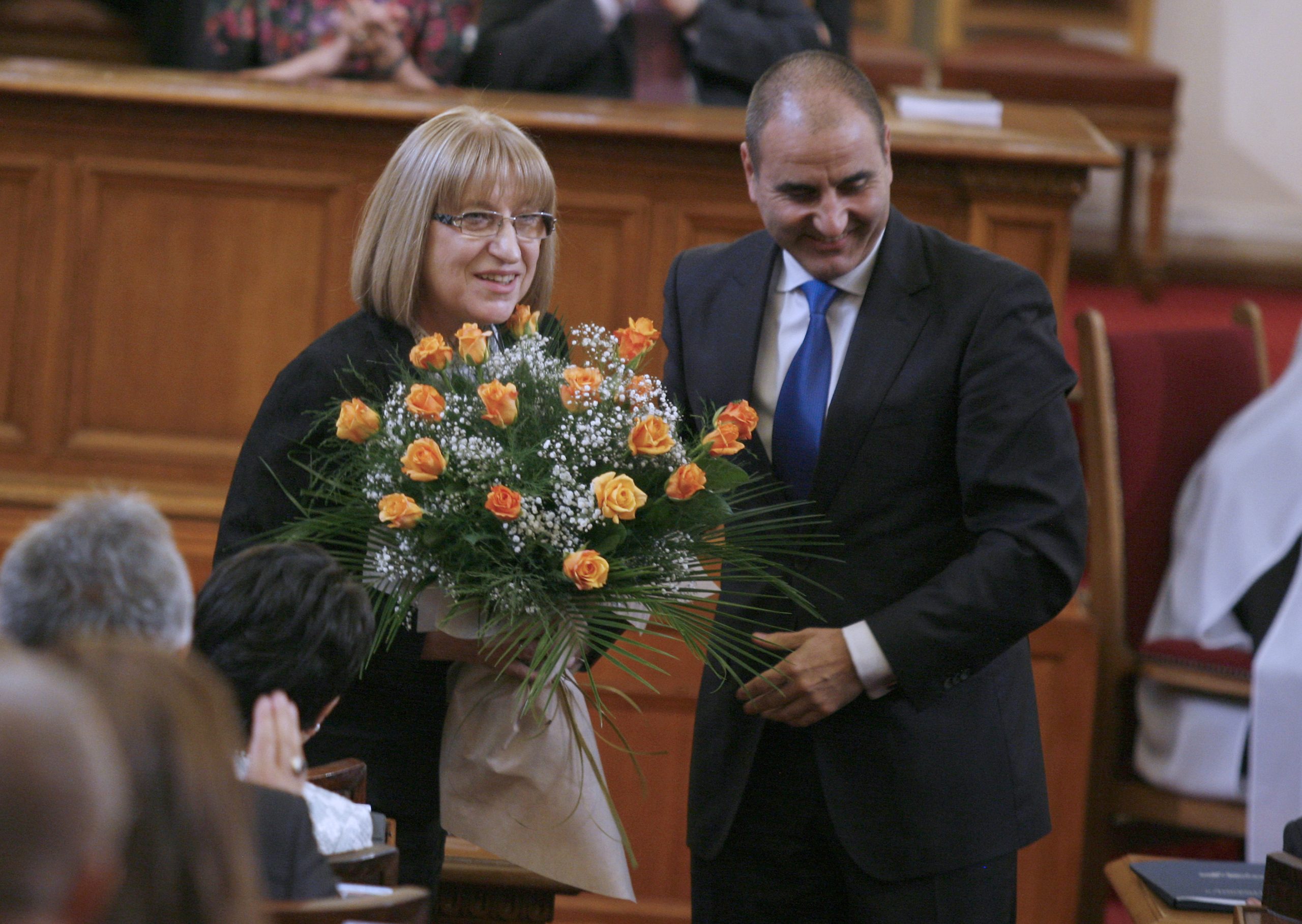 Клетва на 43 - то Народно събраниеЦецка Цачева - председател на ПарламентаЦветан Цветанов -  Герб