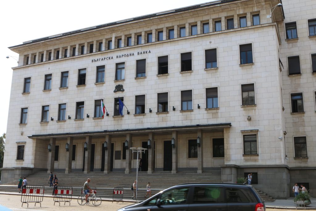 Намалява броят на неистинските и преправени банкноти и монети 6 БНБ сграда