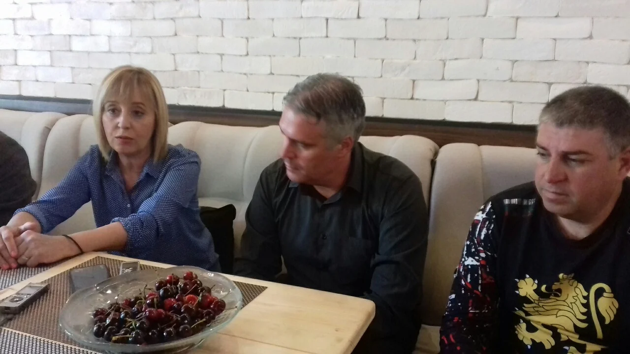 Мая Манолова