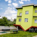 обърнатата къща