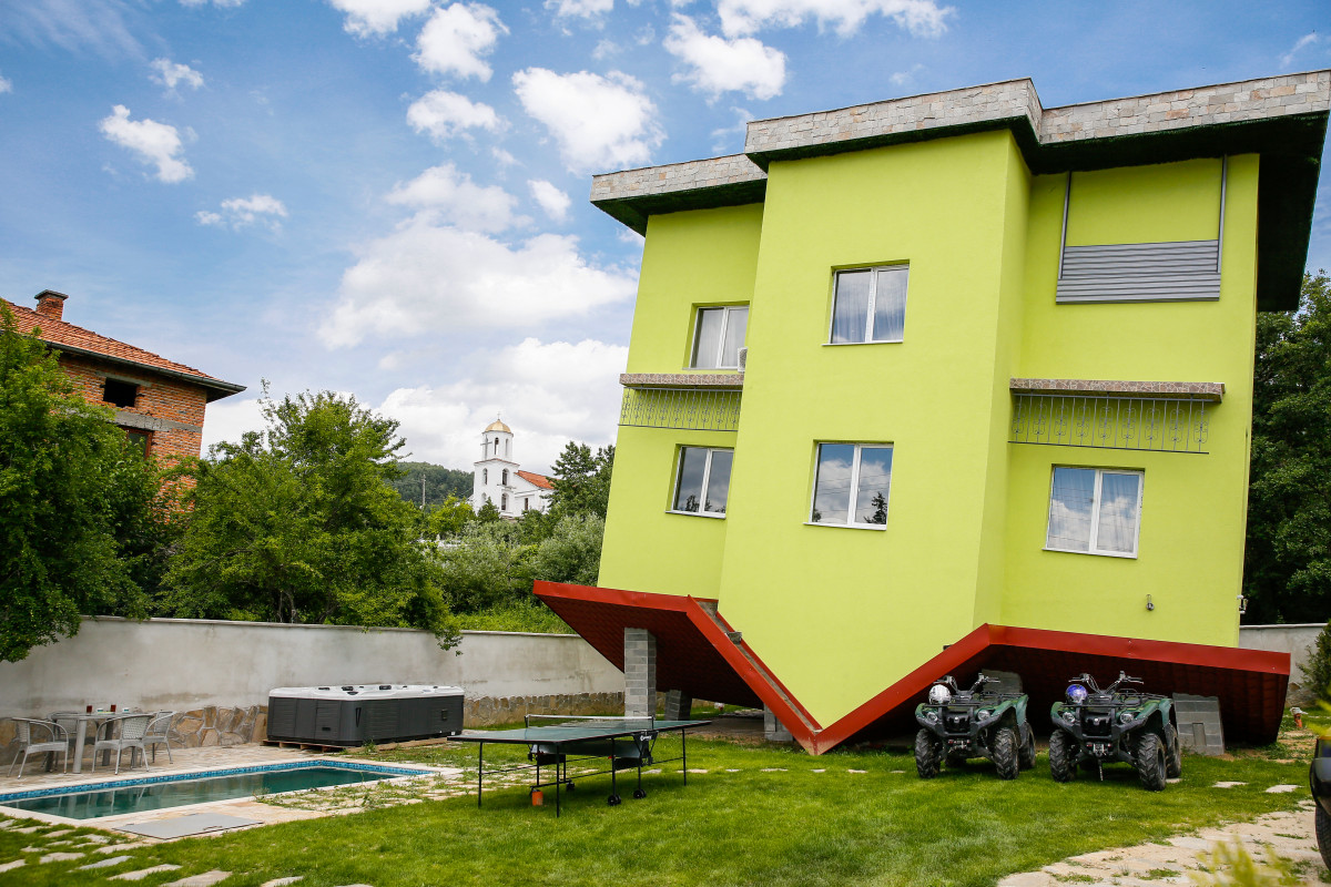 обърнатата къща