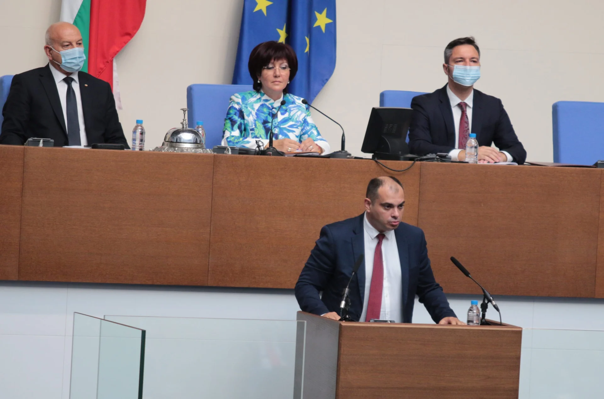 Парламент Филип Попов