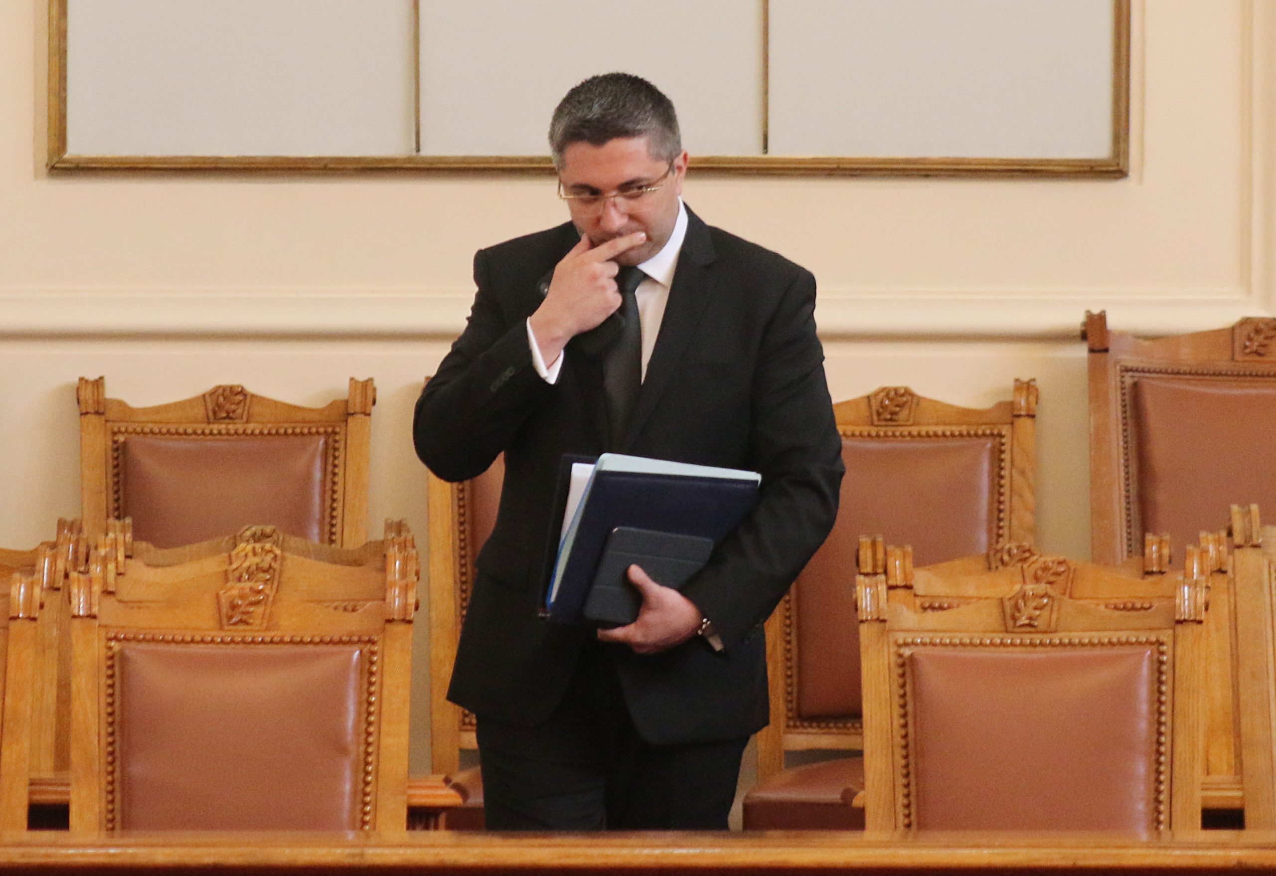 Парламент Николай Нанков