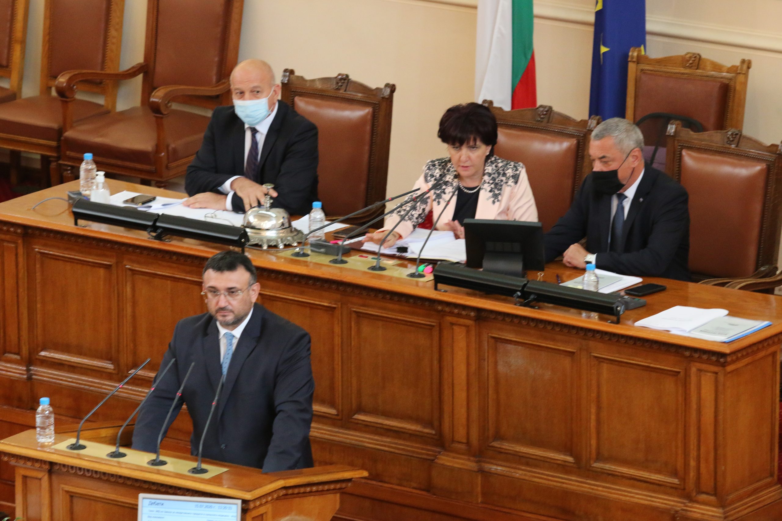 Парламент Младен Маринов