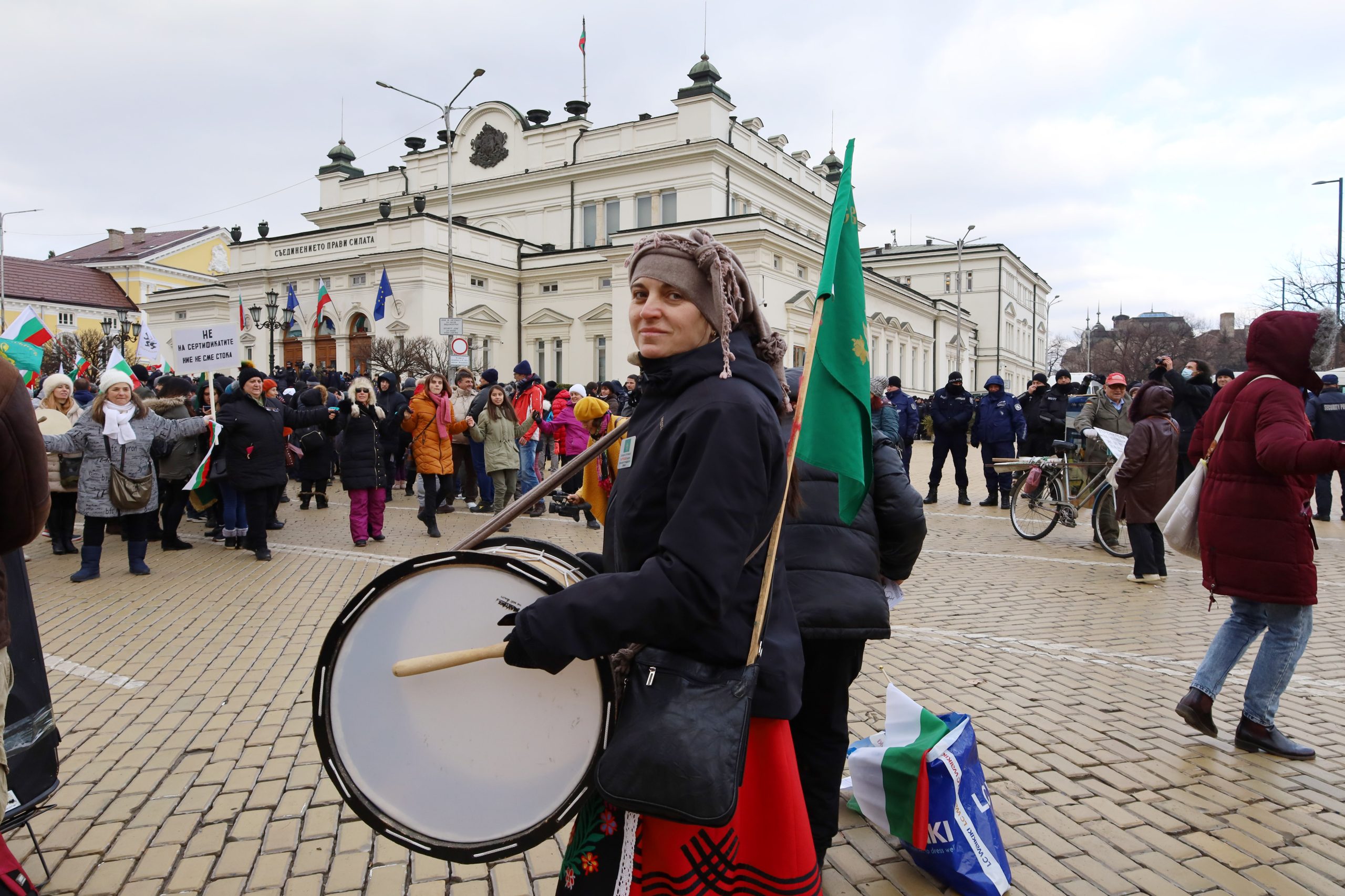 Парламент протест срещу зеления сертификат