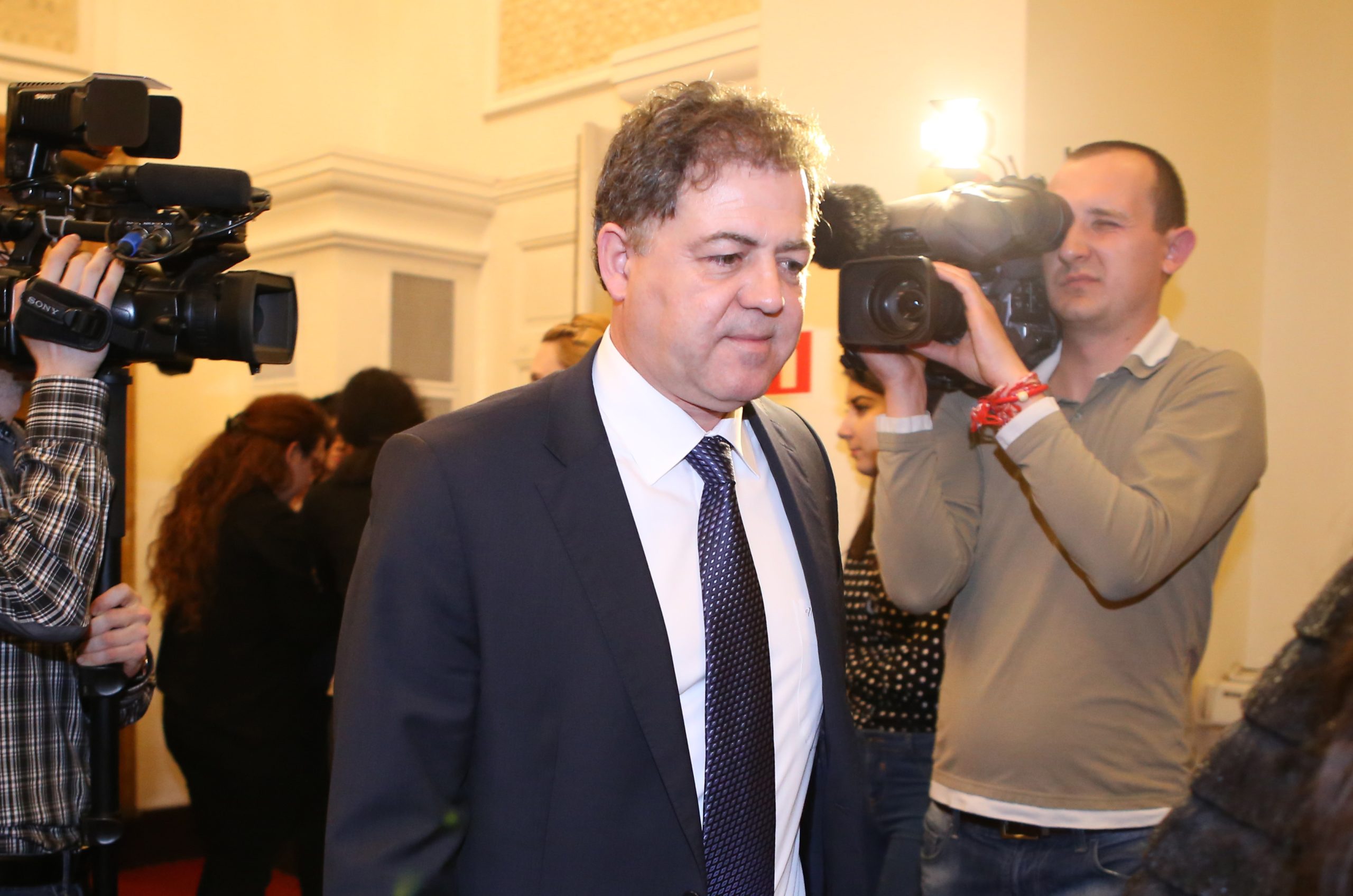 Парламент Николай Ненчев