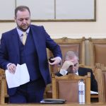 Парламент Борислав Сандов