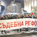 Цацаров и протестиращи - брой 52 (1224)