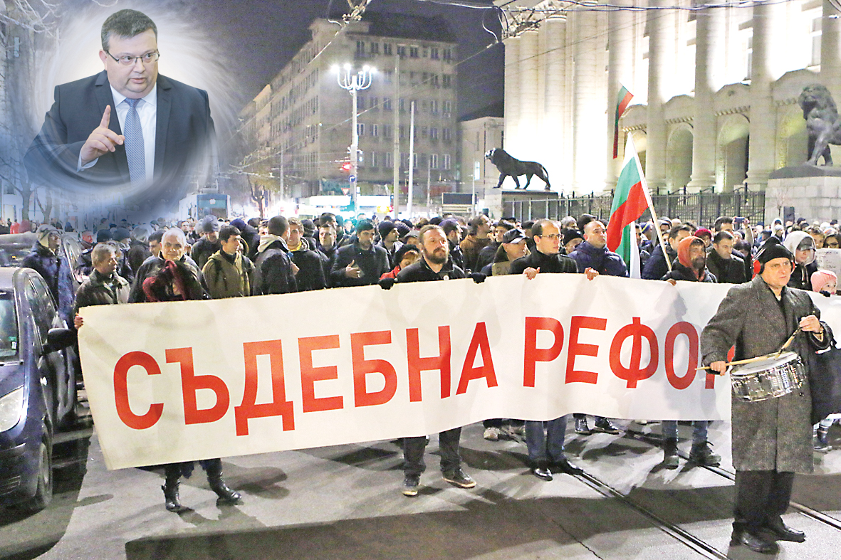 Цацаров и протестиращи - брой 52 (1224)