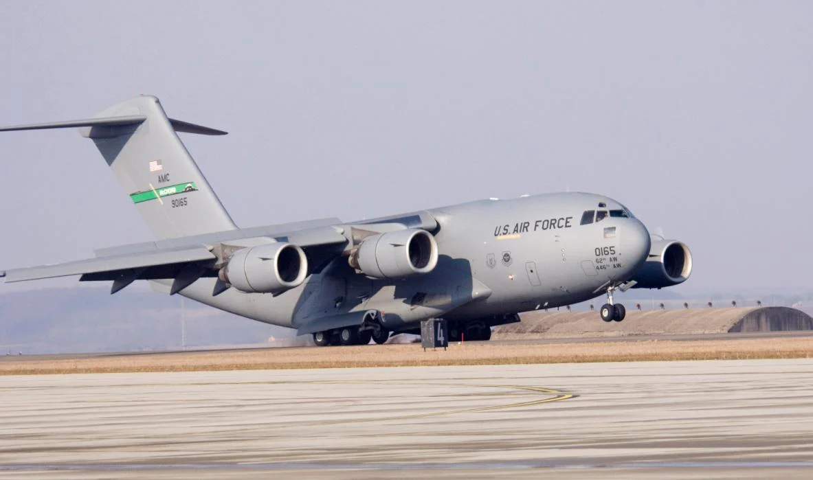 с-17 военнотранспортен самолет