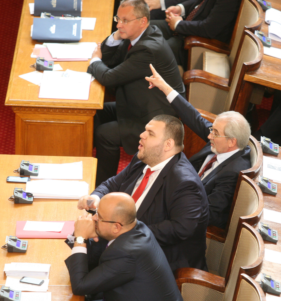 ПарламентКлетва на Пламен ОрешарскиДелян Пеевски - ДПССергей Станишев - БСПЛютви Местан  - ДПС