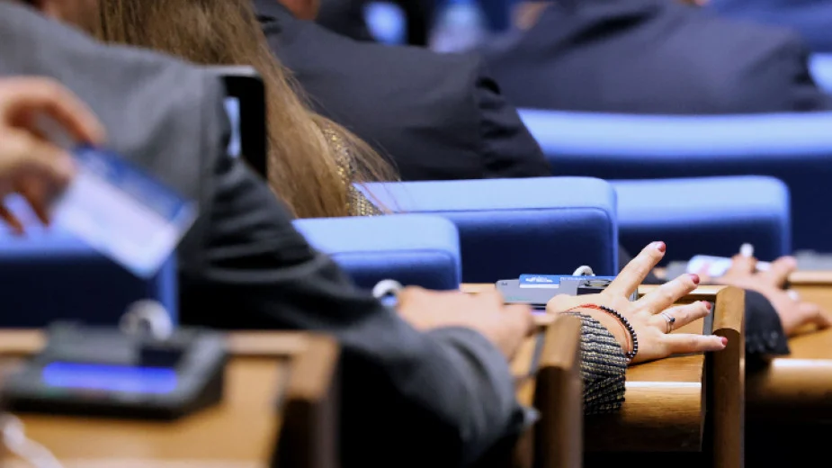 Начало 8 Парламентът отхвърли ветото на президента върху закона за особения търговски управител на активите на „Лукойл“