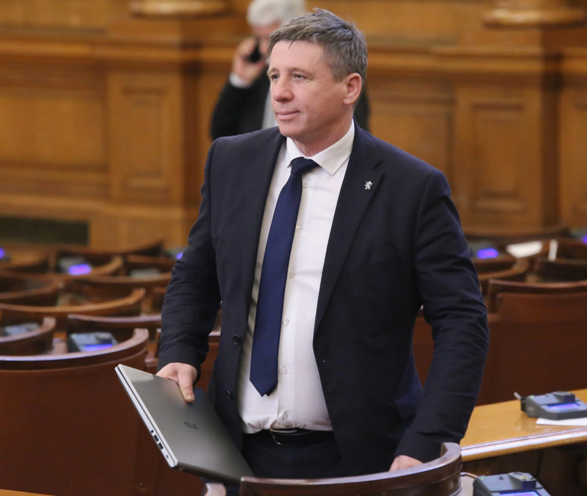 Парламент Николай Дренчев