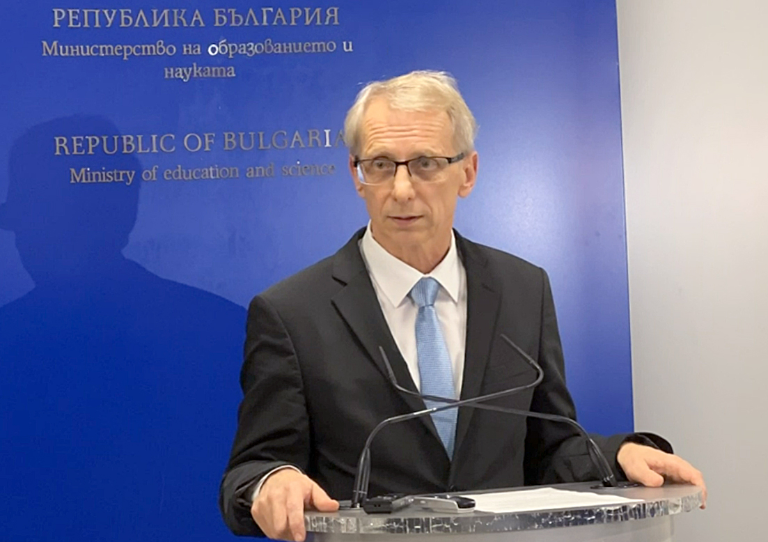 Николай Денков