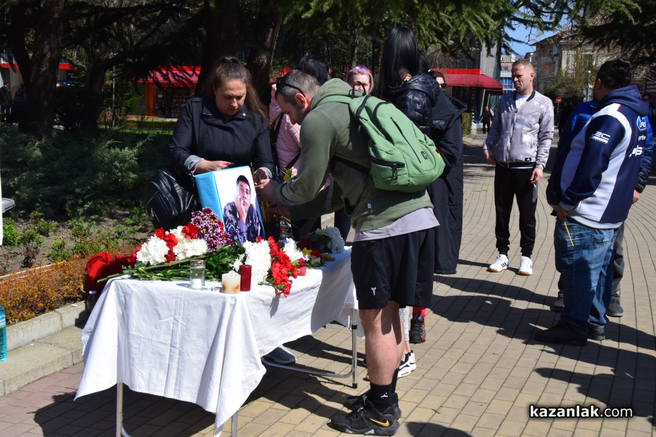 В Казанлък граждани отново излязоха на протест на централния площад