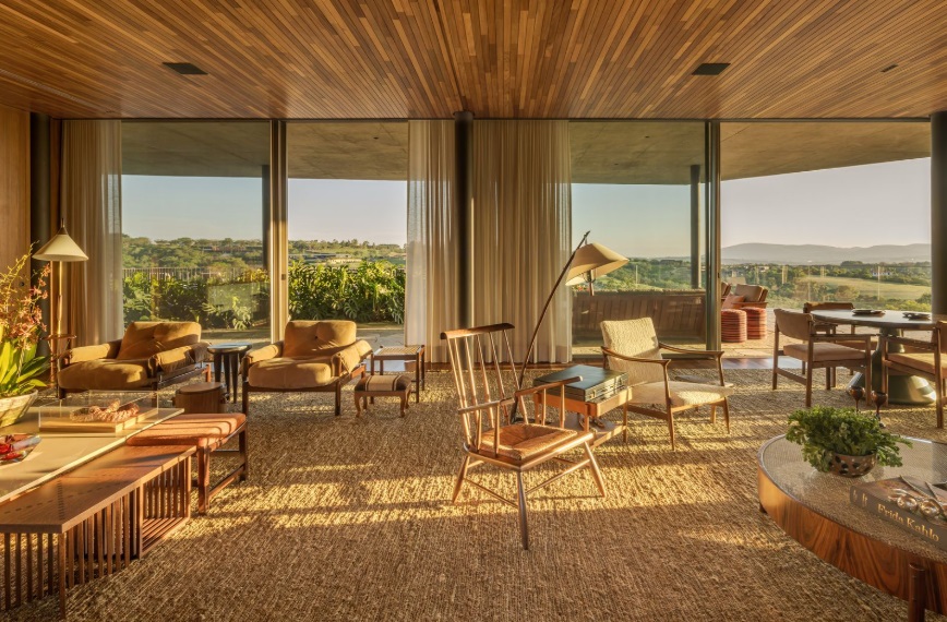 Дървената мебел.