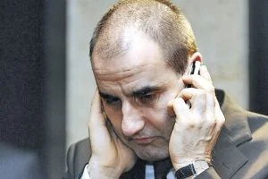 МВР-шефът внимава как говори по телефона