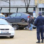 Паяк вдига кола автомобил полицай