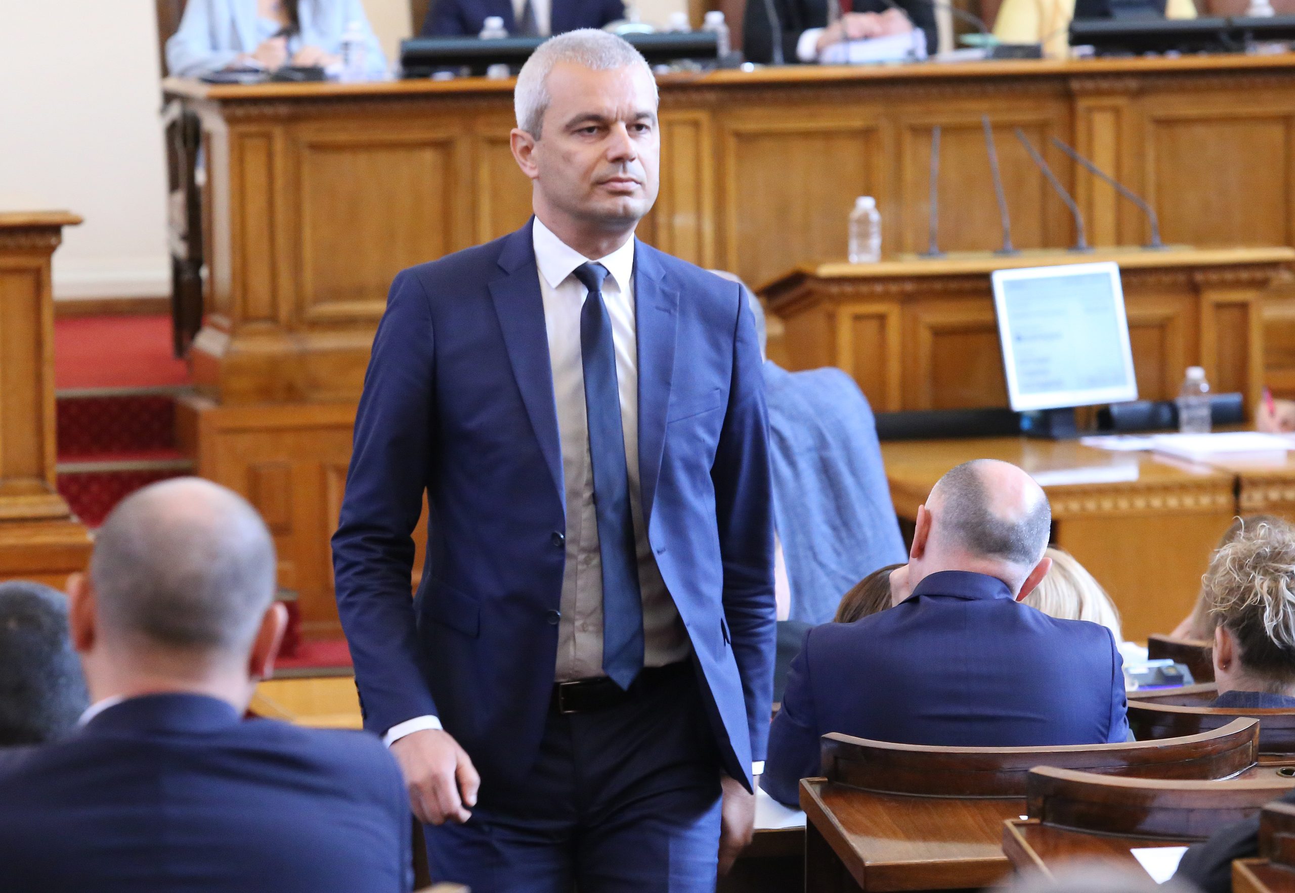 Парламент Костадин Костадинов