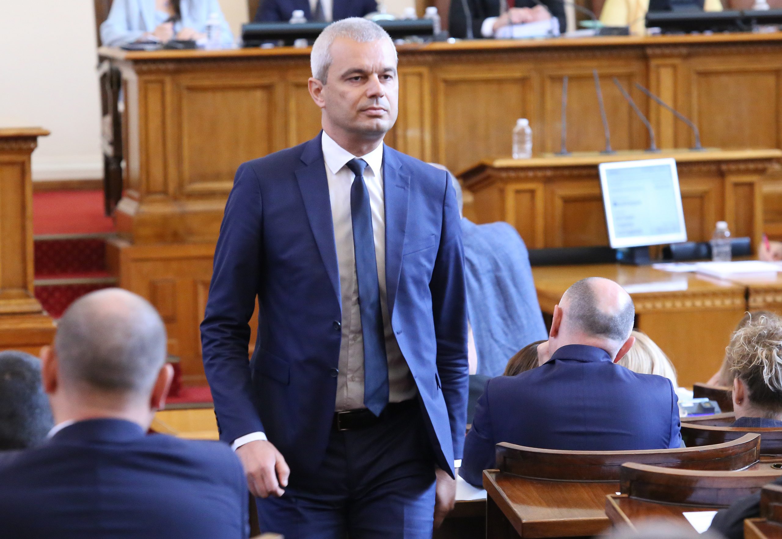 Парламент Костадин Костадинов