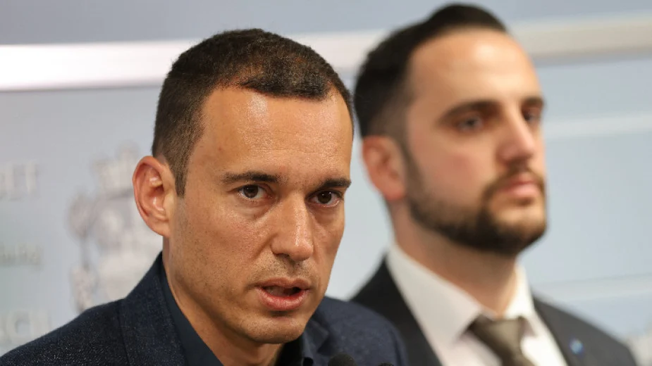 Терзиев намери решение за блокадата и матурите, ще се паркира в дворовете на училищата