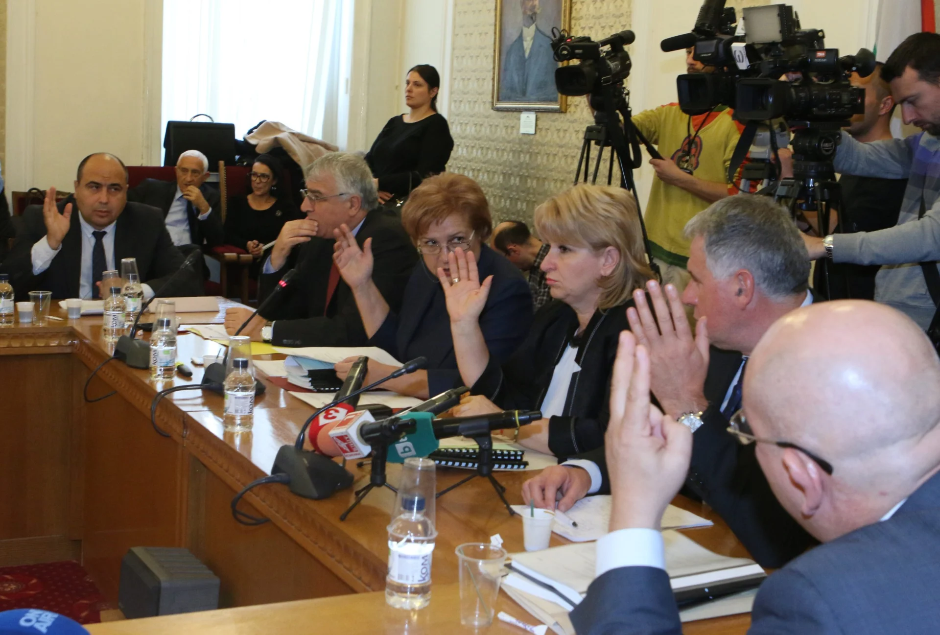 Парламент комисия по бюджет и финанси Румен Гечев Менда Стоянова