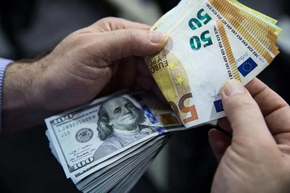 Доларът отново атакува паритет с еврото