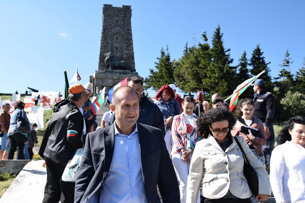 Румен Радев на връх Шипка