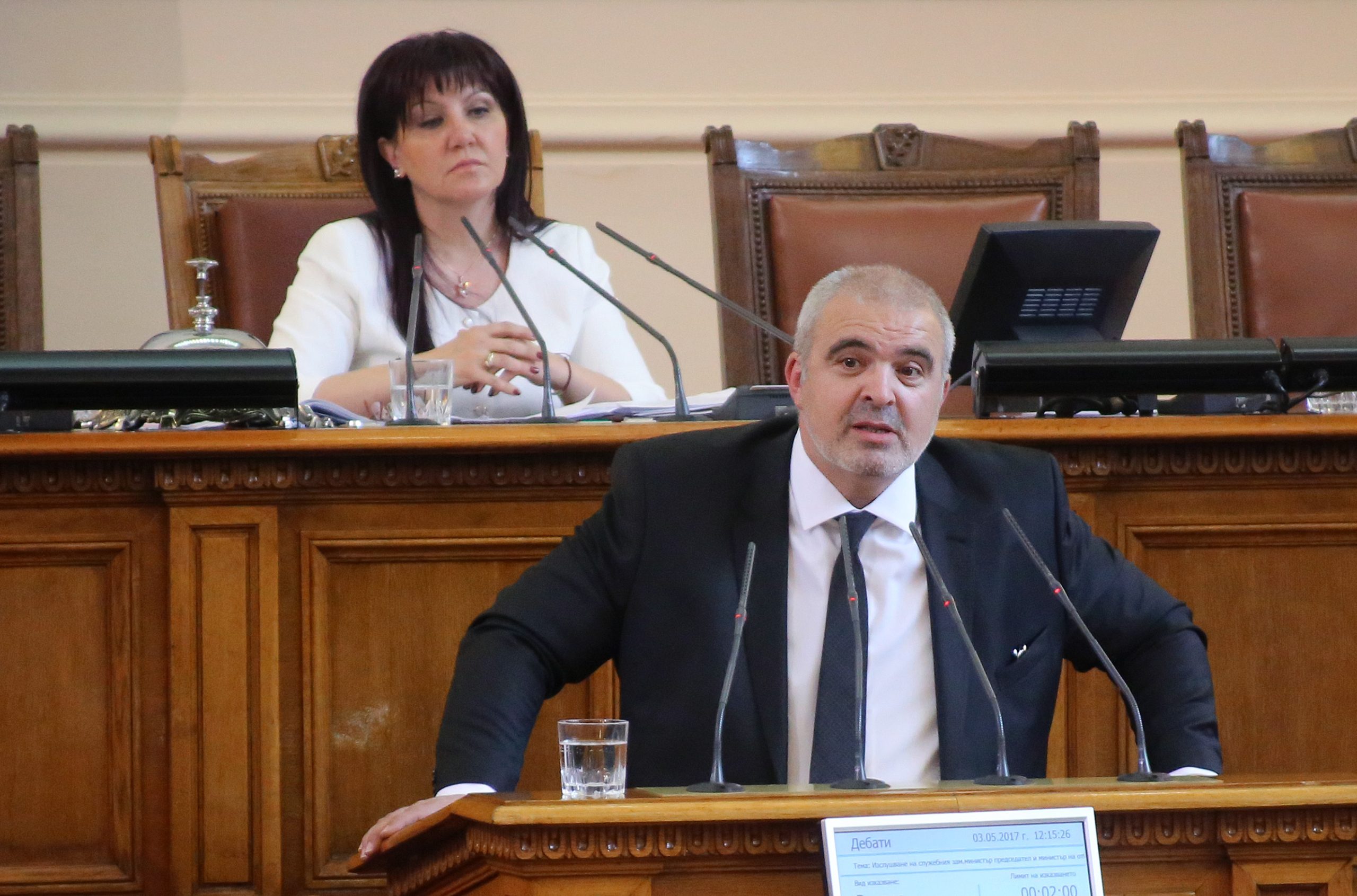 Парламент Маноил Манев Герб