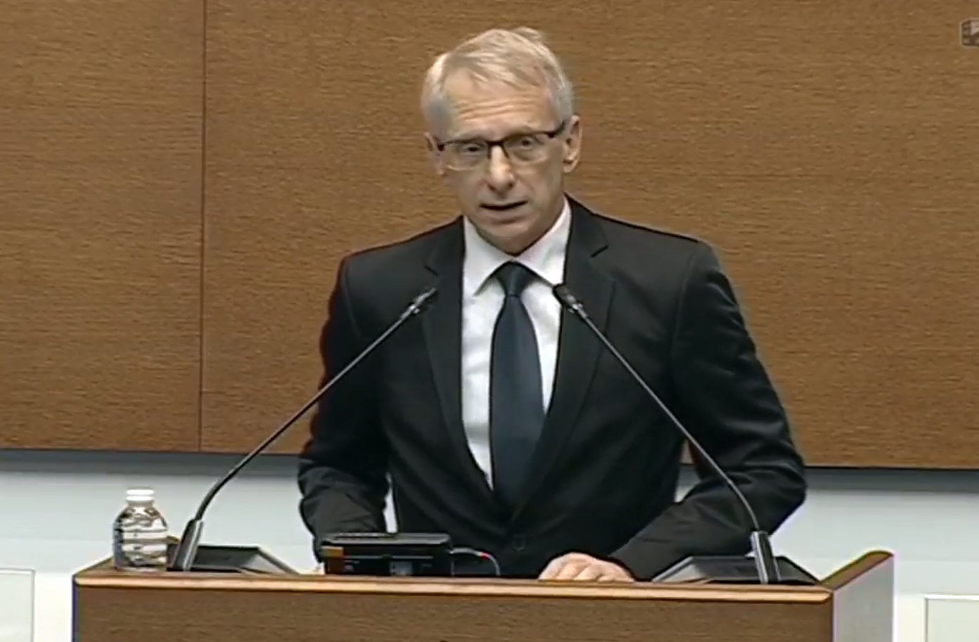 Парламент Николай Денков