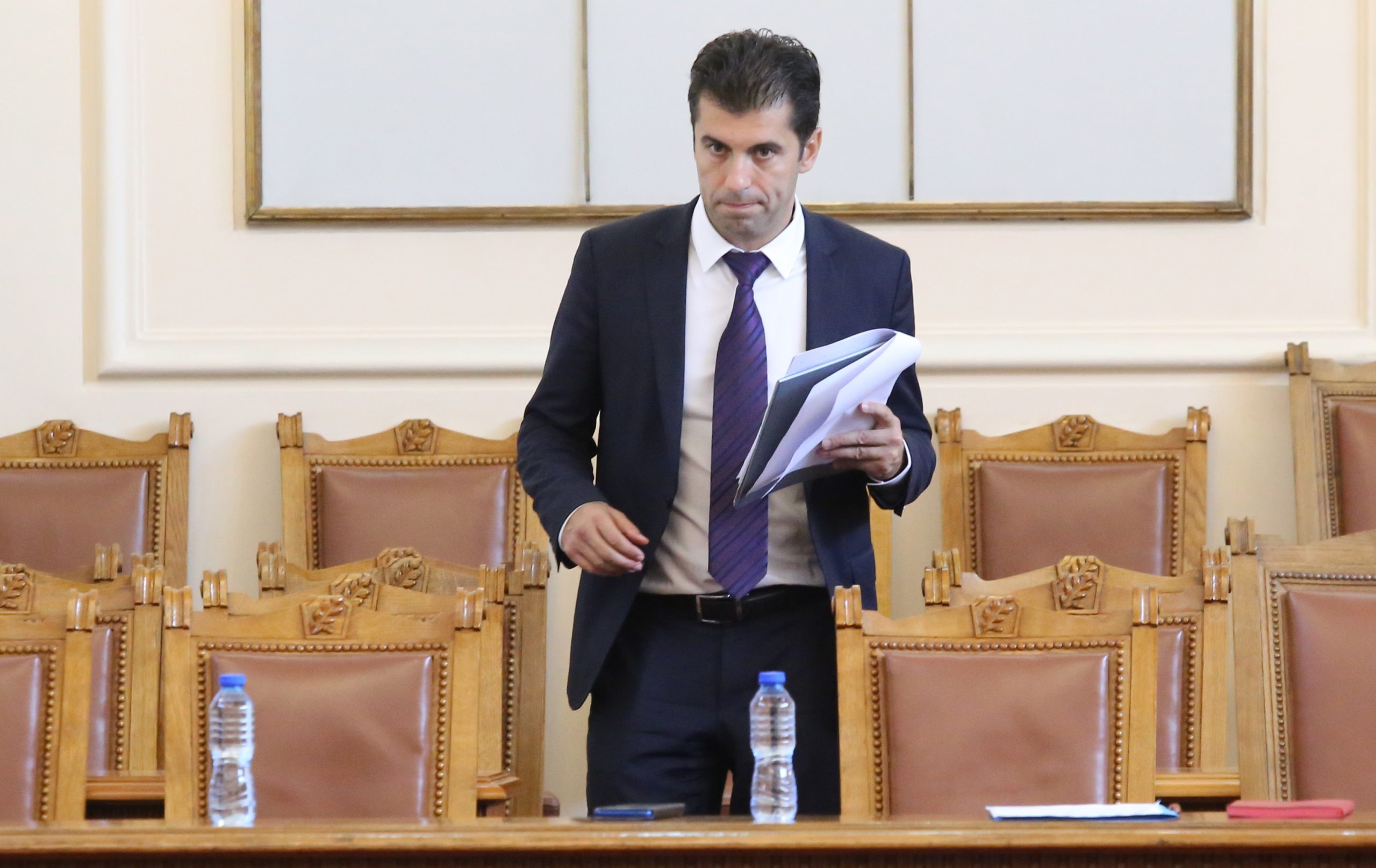 Парламент Кирил Петков