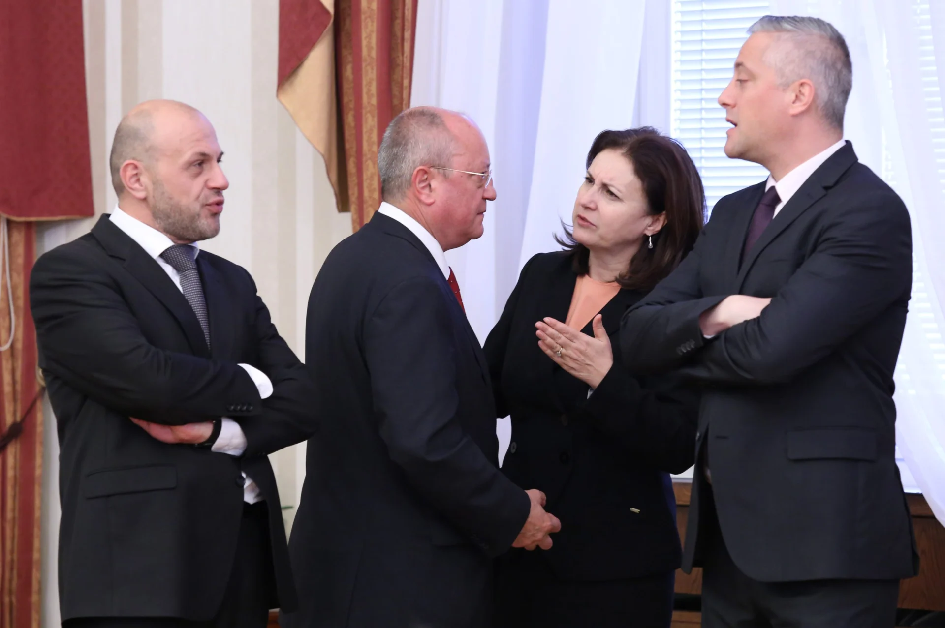 Президентство Томислав Дончев вицепремиер Румяна Бъчварова вицепремиер Тодор Танев мин. на образованието Божидар Лукарски мин. на енергетиката