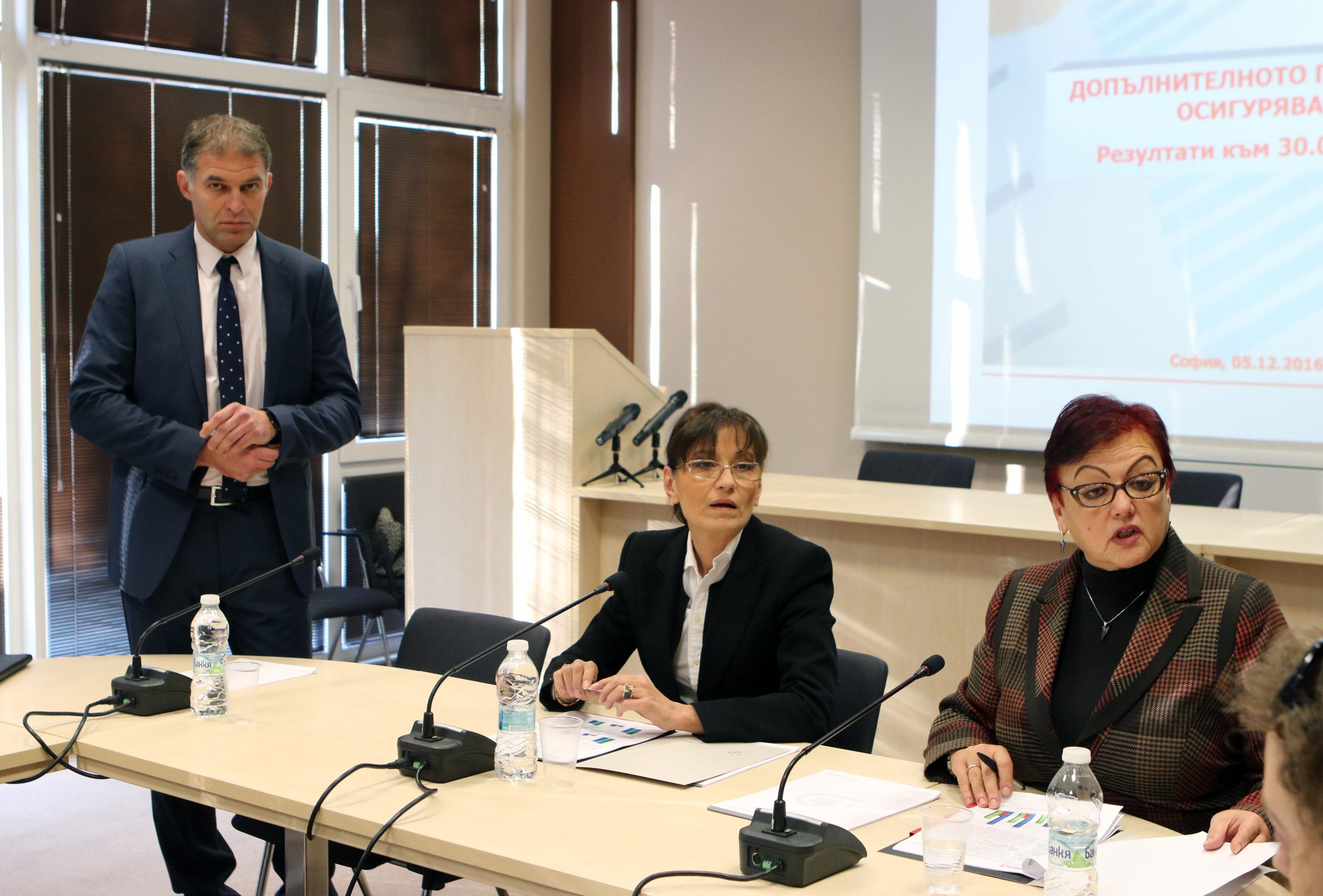 Пресконференция  ПОК Доверие пенсионни фондове Мирослав Маринов Никола Абаджиев Даниела Петкова София Христова