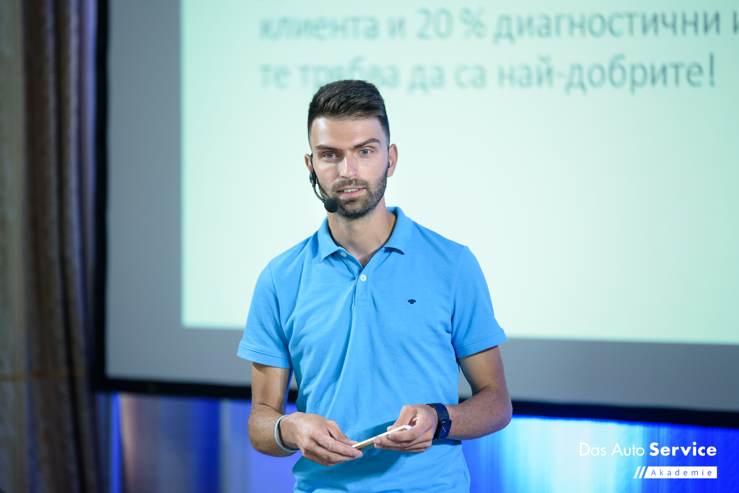 Крис Младенов