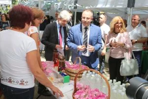 Румен Порожанов и Нено Димов на фермерския Пазар