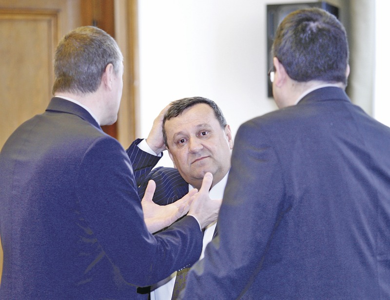 Безработицата докарва главоболие на социалния министър Хасан Адемов
