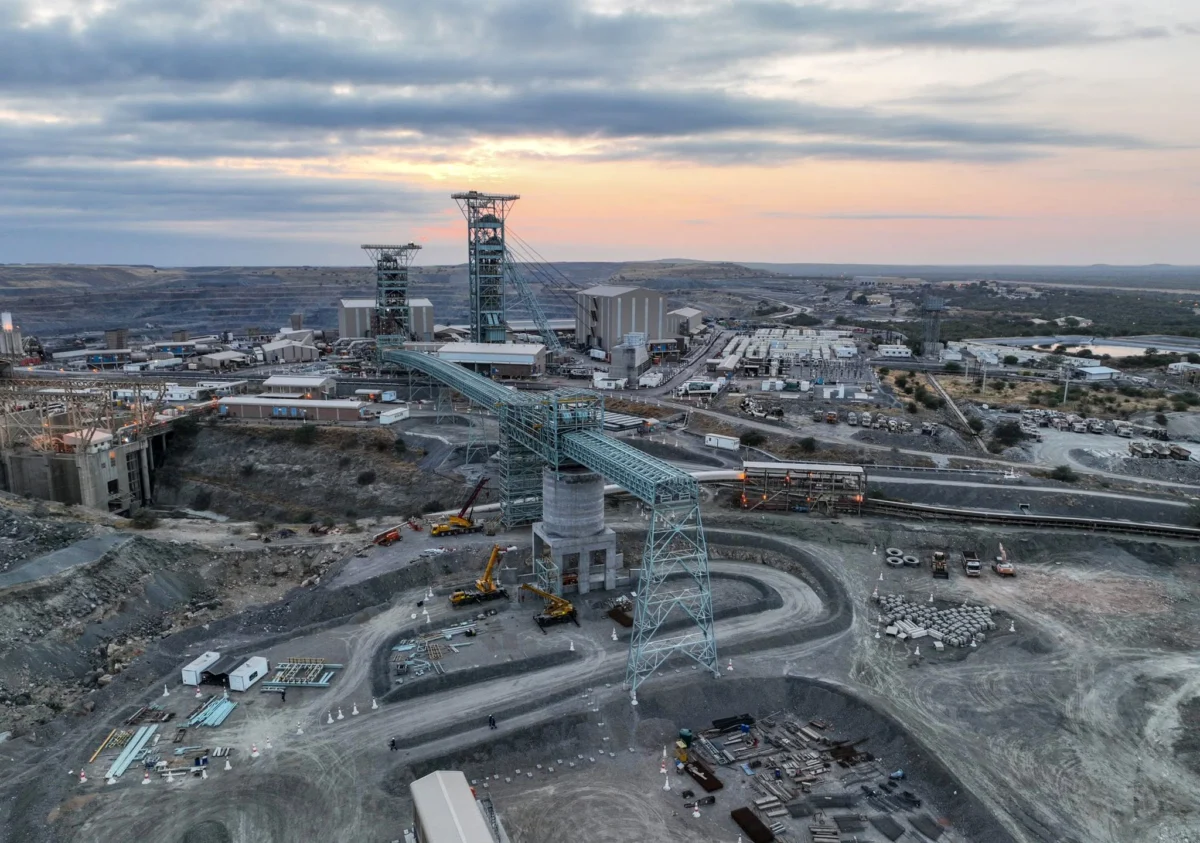 De Beers подцени заплахата от лабораторно създадените диаманти, призна шефът на Anglo American 4 De Beers подцени заплахата от лабораторно създадените диаманти, призна шефът на Anglo American