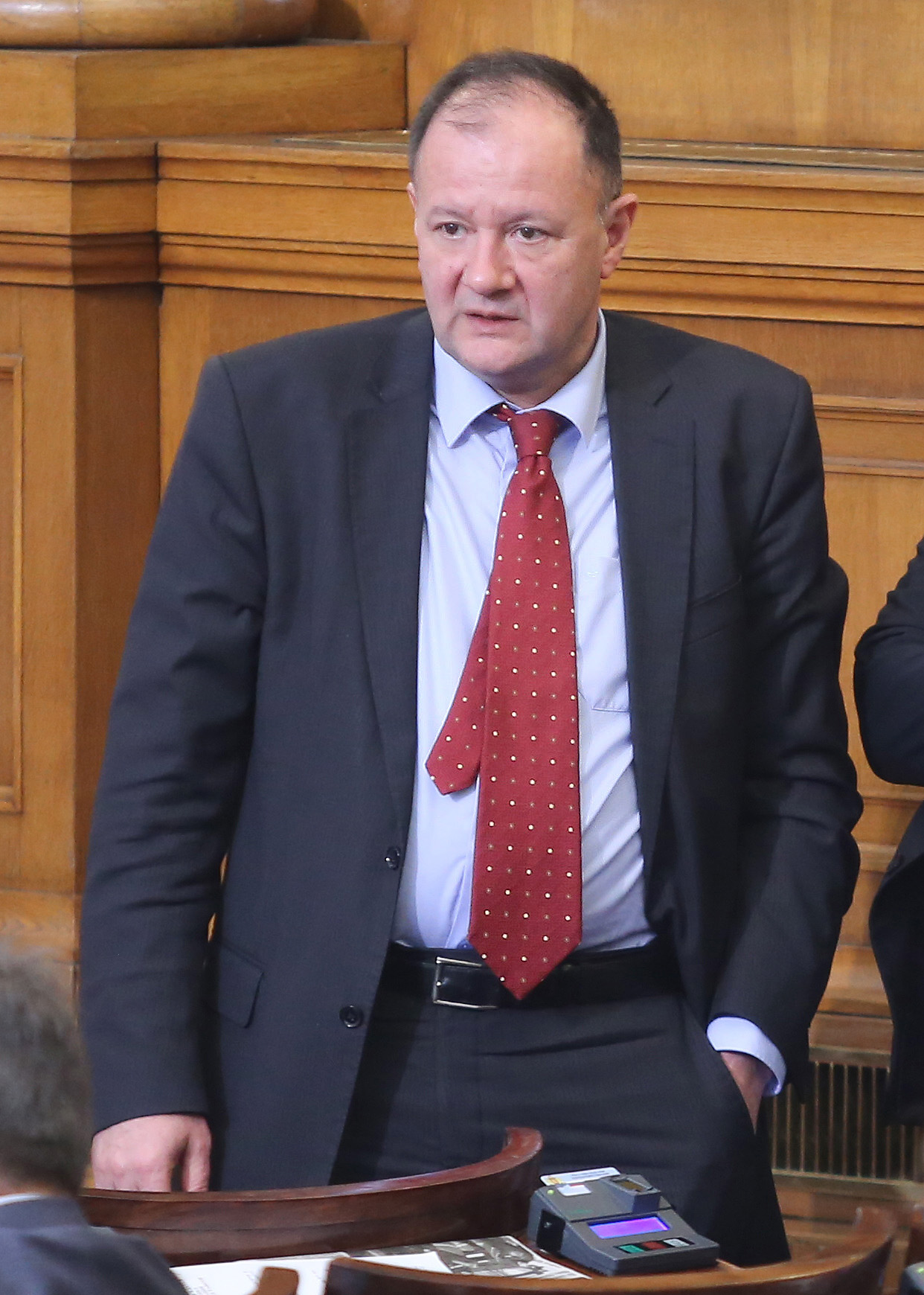 Михаил Миков