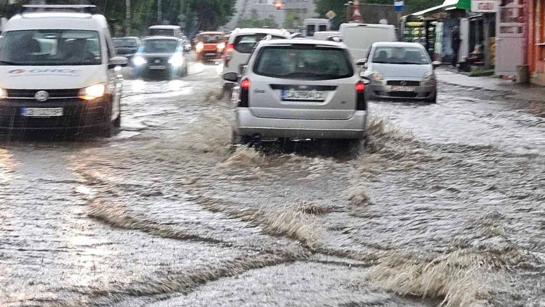 Потоп в София, проливен дъжд, градушка