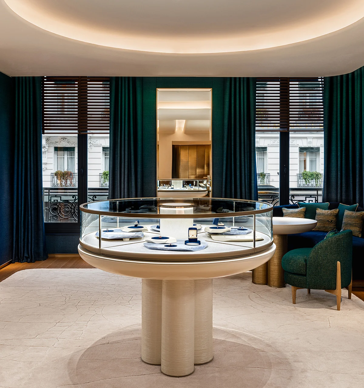 Anglo American обмисля трета корекция на стойността на De Beers заради слаб пазар 2 Anglo American обмисля трета корекция на стойността на De Beers заради слаб пазар