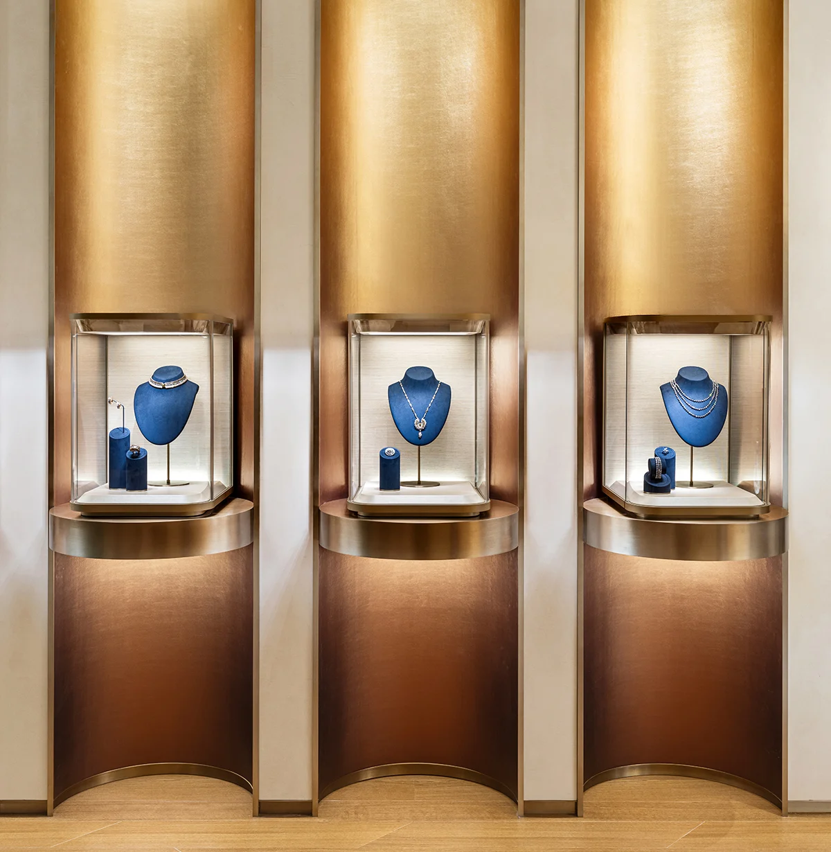 Anglo American обмисля трета корекция на стойността на De Beers заради слаб пазар 3 Anglo American обмисля трета корекция на стойността на De Beers заради слаб пазар