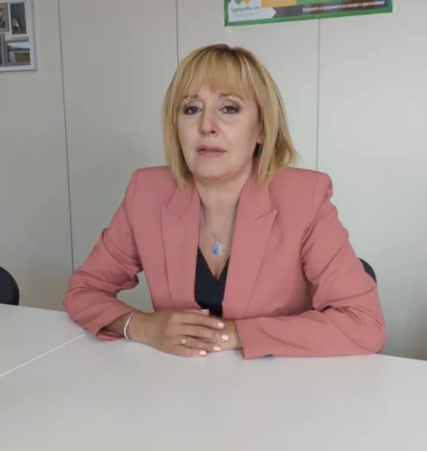 Мая Манолова
