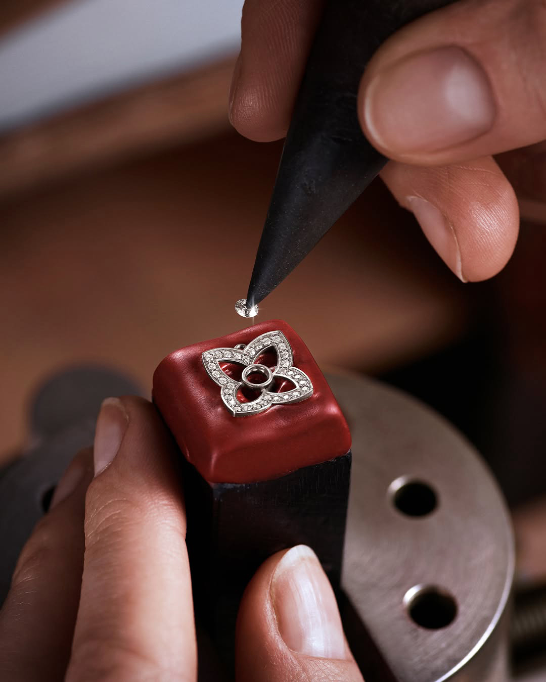 Собственикът на Cartier преговаря за придобиването на De Beers срещу 1 млрд. долара