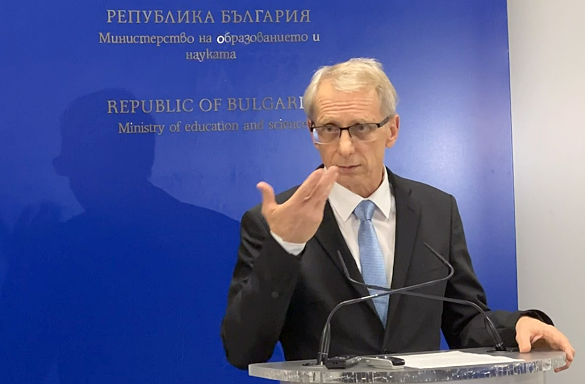 Николай Денков