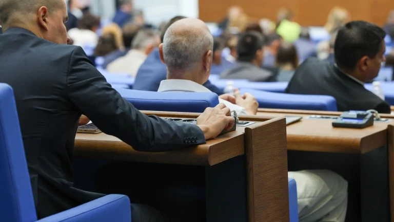 закрито изслушване